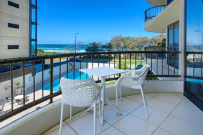 Beachside 1 BDR Ocean View Apartment Broadbeach